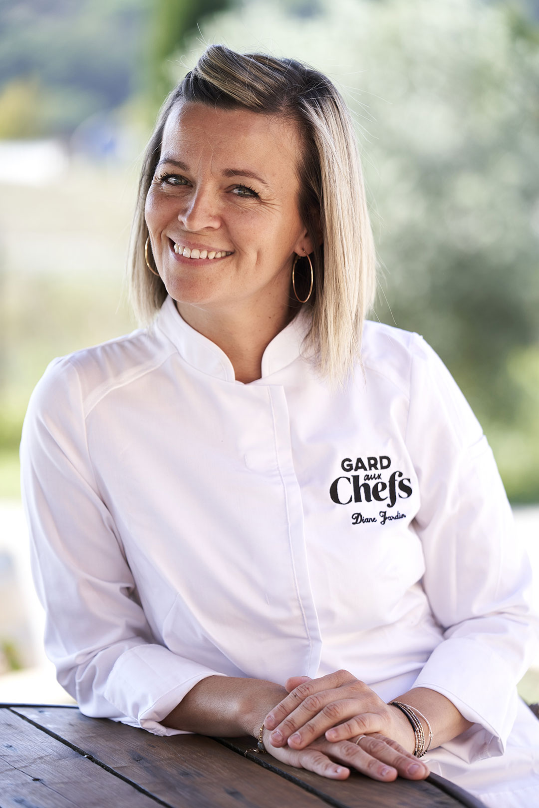 Diane et Léa au Temple de Diane à Nîmes